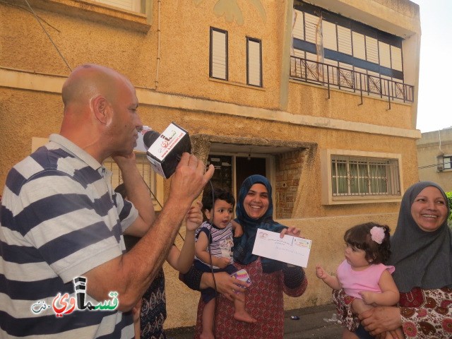  فيديو: اليوم السادس عشر وعلي الرشدي يتجول بين بيوت كفرقاسم ضمن برنامج فوازير رمضان 
